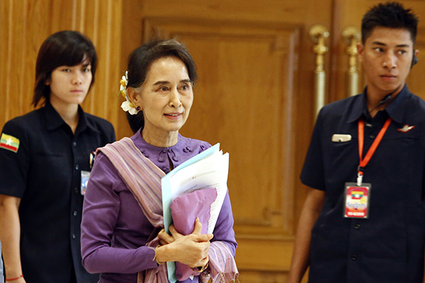 အိုင္အက္စ္အဖြဲ႕က ၿခိမ္းေျခာက္ေသာစာရင္းတြင္ ေဒၚေအာင္ဆန္းစုၾကည္အမည္ပါ၀င္ေန၍ လံုၿခံဳေရးတုိးျမႇင့္