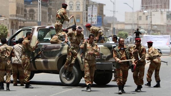 الجيش اليمني واللجان يجولون داخل الحتيرة السعودية