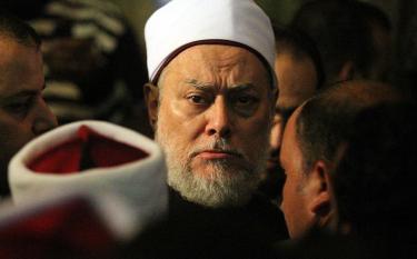 نجاة مفتي مصر السابق من محاولة اغتيال أمام أحد المساجد