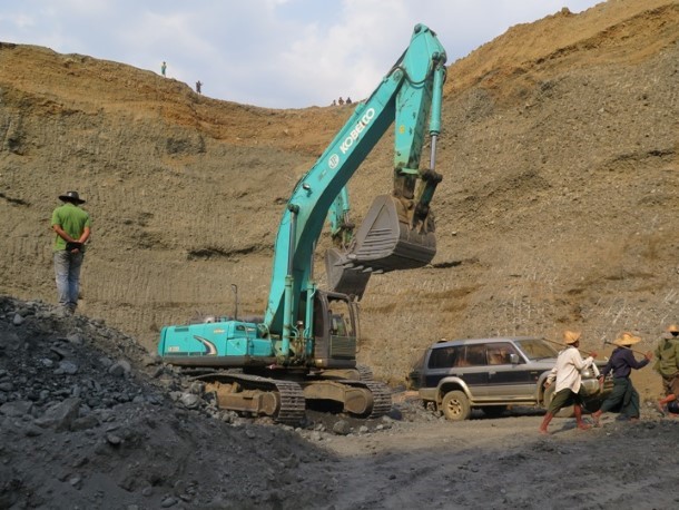 မတရားမဝင္ ေရႊတူးေနသည့္ ႏုိင္ငံျခားသား ၁၂ ဦး ဖမ္းမိေၾကာင္း တပ္မေတာ္ သတင္းထုတ္ျပန္