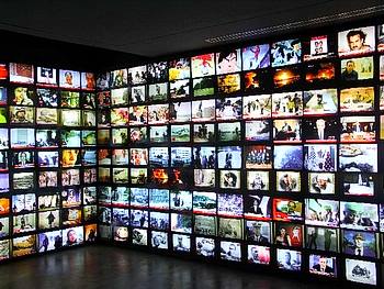 “El Poder Financiero Global usa a los Medios para Derrocar Gobiernos” 