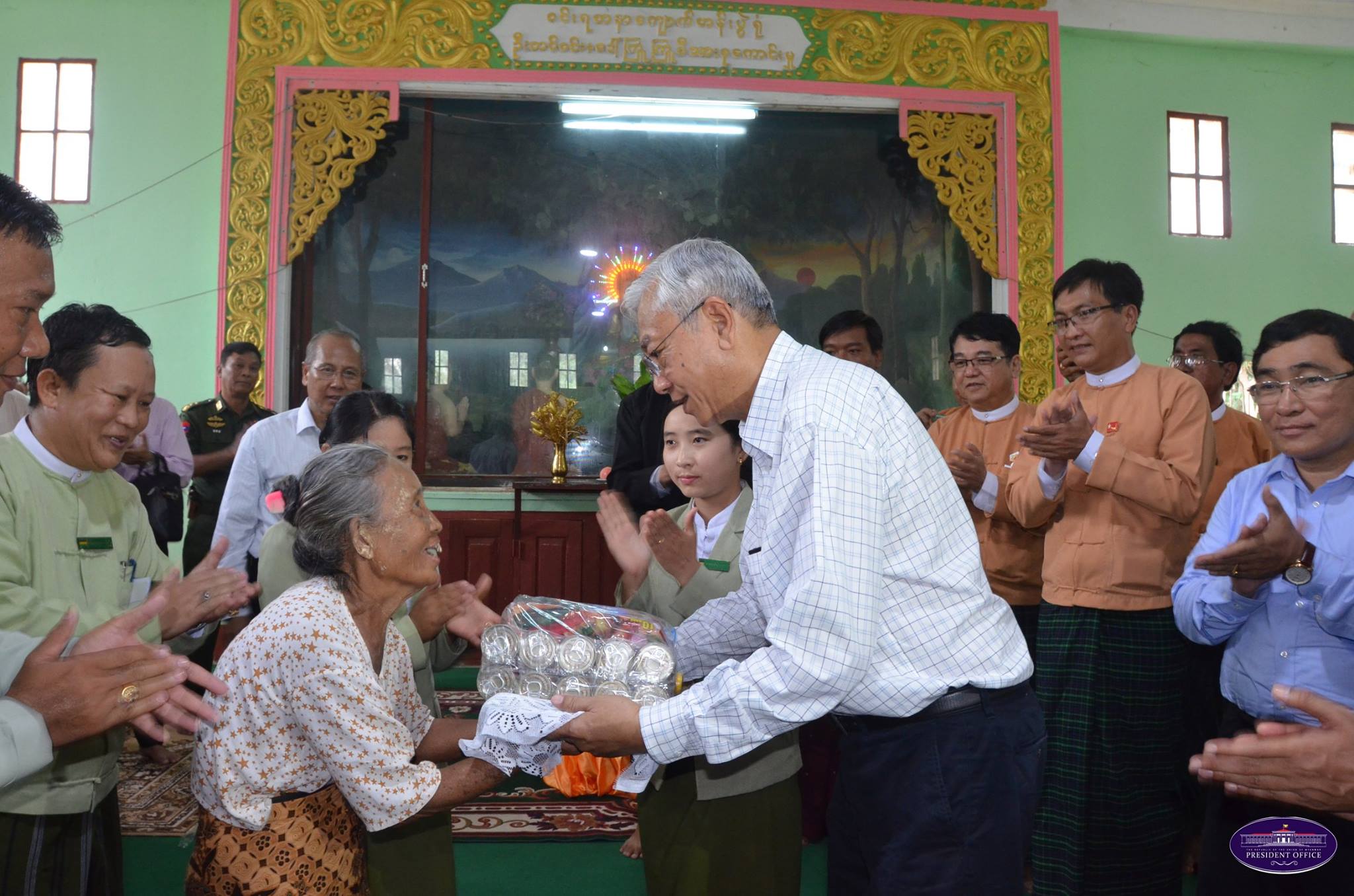 ေရေဘးသင့္ေဒသမ်ားသို႔လာေရာက္ရန္ ေနာက္က်မႈအေပၚ ႏိုင္ငံေတာ္သမၼတဦးထင္ေက်ာ္ ေတာင္းပန္စကားေျပာ