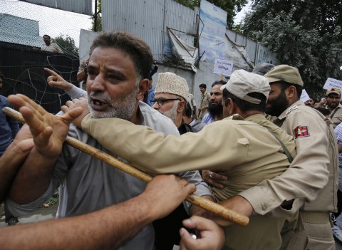 Indian forces arrest over 1,000 protesters in Kashmir