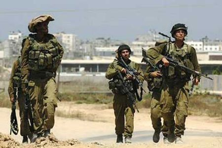 Israeli forces raid refugee camp, injure 7 Palestinians 