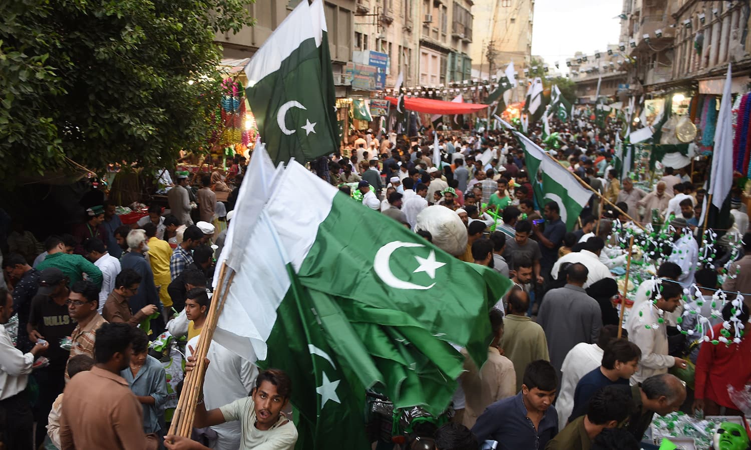 ملک بھر میں آج 70واں یوم آزادی ملی جوش و جذبے کے ساتھ منایا جارہا ہے
