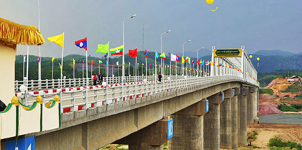 ျမန္မာ-လာအုိခ်စ္ၾကည္ေရးတံတားတြင္ ျမန္မာႏုိင္ငံအထိမ္းအမွတ္ေၾကးျပားကပ္ရန္ သေဘာတူ