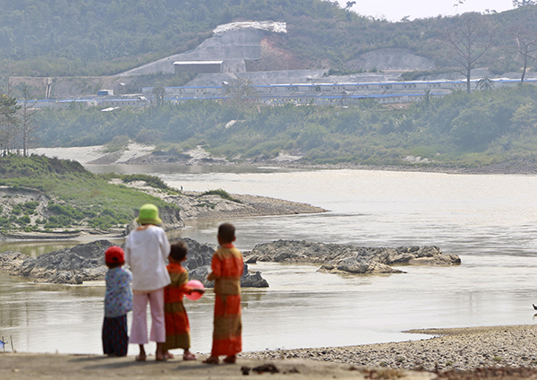  ေဒၚေအာင္ဆန္းစုၾကည္ တ႐ုတ္မသြားမီ ငါးရက္အလိုတြင္ ဧရာဝတီျမစ္ဆုံစီမံကိန္းမ်ားႏွင့္ပတ္သက္၍ ေကာ္မရွင္ဖြဲ႕