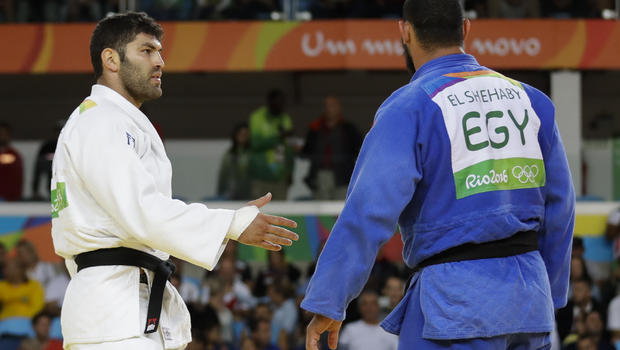 “Delegación Olímpica de Egipto Expulsa al Judoca que Rechazó Dar la Mano a su Rival Israelí en los JJ.OO.” 