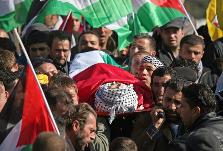استشهاد شاب فلسطيني في مواجهات مع الاحتلال في مخيم الفوار قرب الخليل
