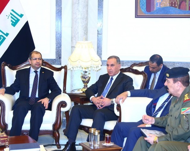 رئيس مجلس النواب يريد سحب الثقة عن وزير الدفاع في جلسة الاسبوع القادم
