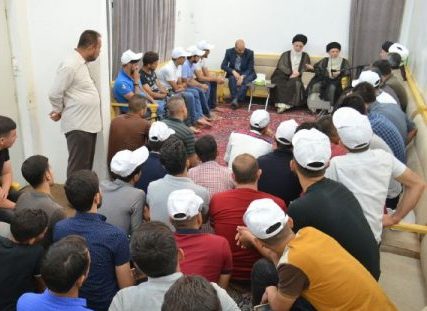 المرجع الحكيم يدعو الشباب إلى التحلي بالثقافة الدينية والأخلاق الحميدة وتعاليم أهل البيت (ع)