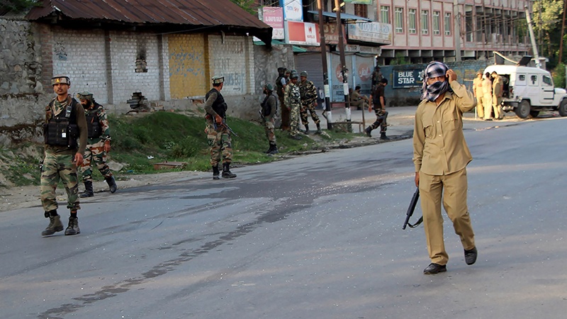 کشمیر میں چالیسویں روز بھی کشیدگی برقرار