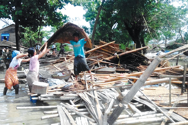 ေရေဘးသင့္ စိန္တုိင္ေက်းရြာတြင္ ေလဆင္ႏွာေမာင္းေၾကာင့္ ေနအိမ္ ၂၆ လုံး ပ်က္စီး၊ ေျခာက္ဦးဒဏ္ရာရ