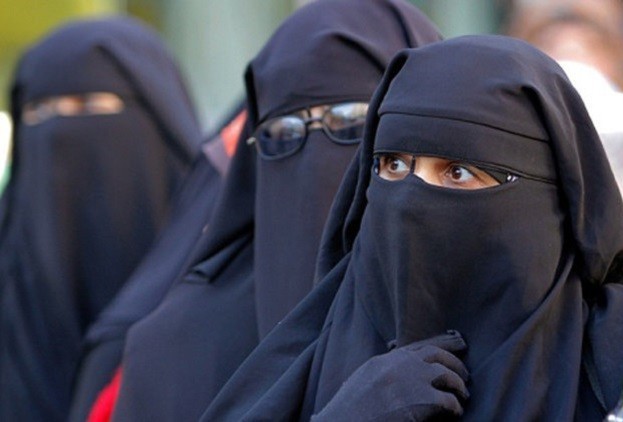 سياسيون في النمسا يدعون لحظر ارتداء النقاب