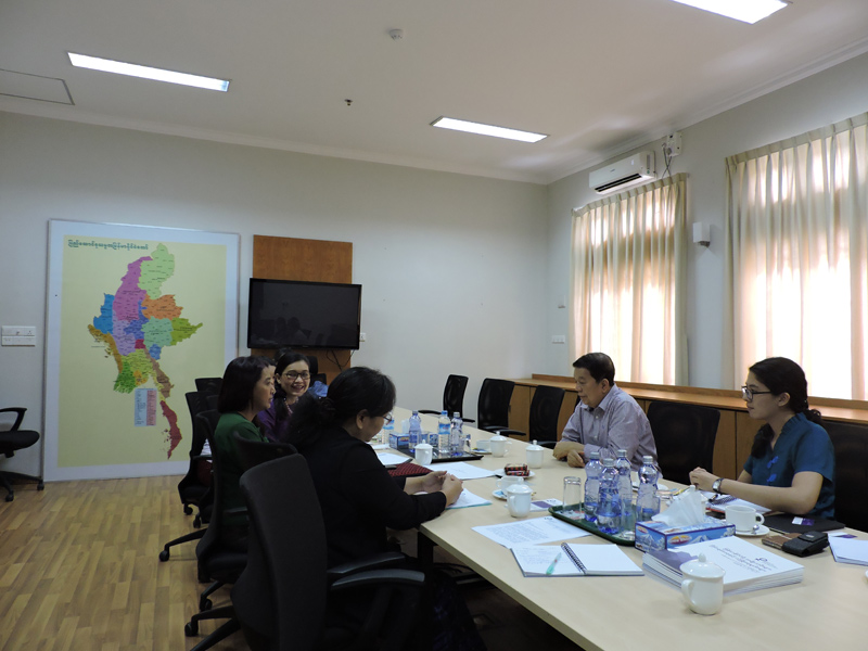 ၿငိမ္းခ်မ္းေရးျဖစ္စဥ္တြင္ အမ်ဳိးသမီး ၃၀ရာခိုင္ႏႈန္းပါဝင္ႏုိင္ေရး ေဒါက္တာတင္မ်ဳိးဝင္း ႏွင့္ အမ်ဳိးသမီးအေရးေဆာင္ရြက္သူမ်ား ေဆြးေႏြ