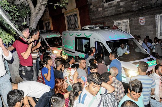 انتحاري يفجر نفسه ويقتل ويصيب 116 في حفل زفاف بتركيا