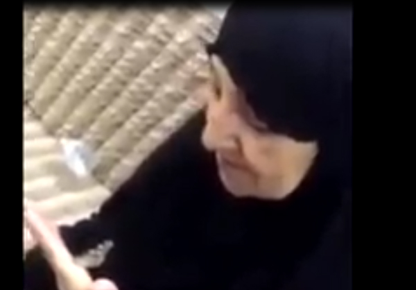 فيديو / مشهد مؤثر وعجيب لأم تنعى سبعة أفراد من أسرتها استشهدوا في الكرادة