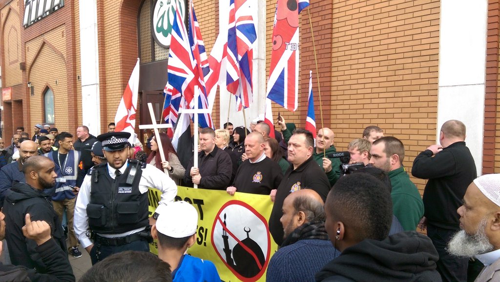 El Tribunal Supremo Británico Prohíbe a los Islamófobos del Partido Britain First la Entrada a Mezquitas de Inglaterra y Gales