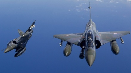Frankreich fliegt Luftangriffe auf syrische Stadt Raka 