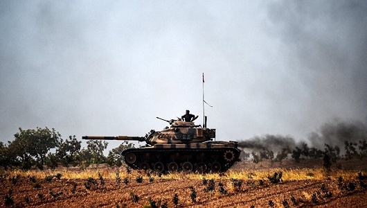 Cerablus operasyonunda 2. gün: Tanklar ve iş makinaları Suriye'de  