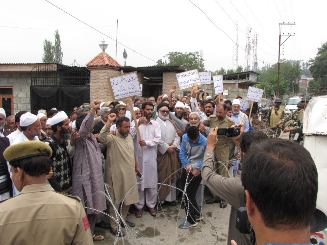 بھارت سے مکمل آزادی کے سوا تنازعہ کشمیر کا کوئی بھی متبادل حل نہیں۔آغا حسن