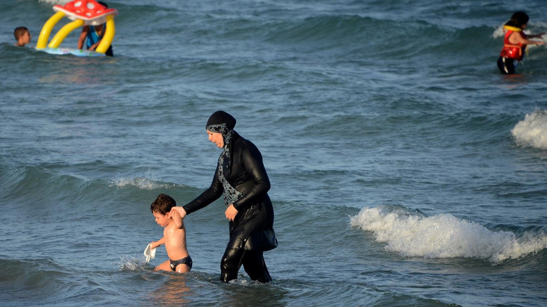 French mayors to defy court’s burkini ban ruling