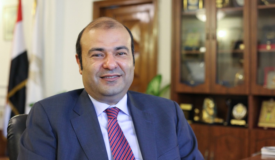 “Renunció Ministro Egipcio Acusado de Malversación de Fondos” 