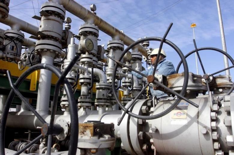Iraq plans to sell oil through Iran if talks with Kurds fail