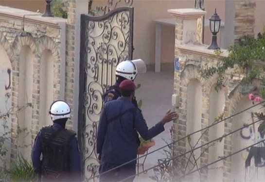 قوات النظام تعتقل مواطنين بعد اقتحام ومداهمة منازلهم في البحرين