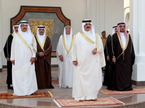 العائلة الحاكمة البحرينية: ليس عيباً أننا نشتم شعبنا!
