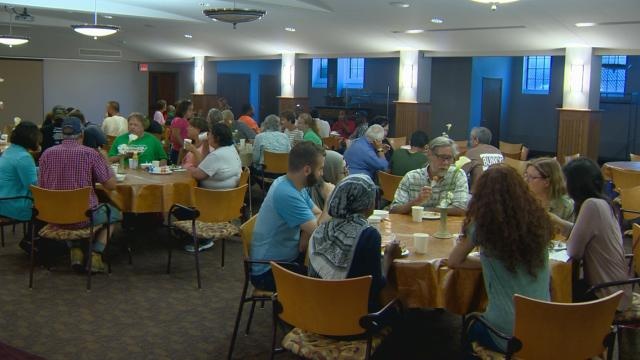 US Muslims Offer Students Free School Supplies