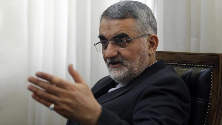 " Les terroristes arrêtés en Iran admettent des liens avec Riad ''