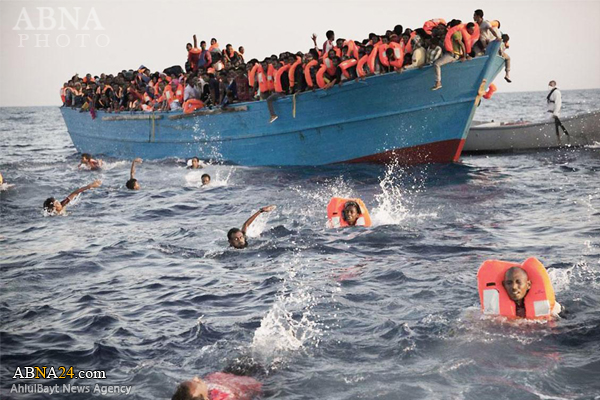 Europe migrant crisis: 6,500 asylum seekers rescued off Libya in one day, Italy coastguard says / Pics