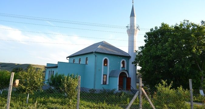 Unknown tried to set fire to a mosque in Crimea / Photos
