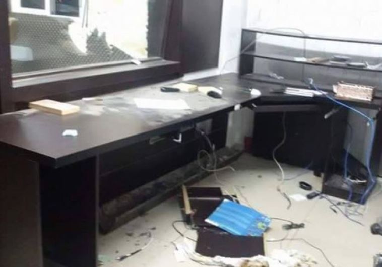 Israeli troops shut down Palestinian radio station