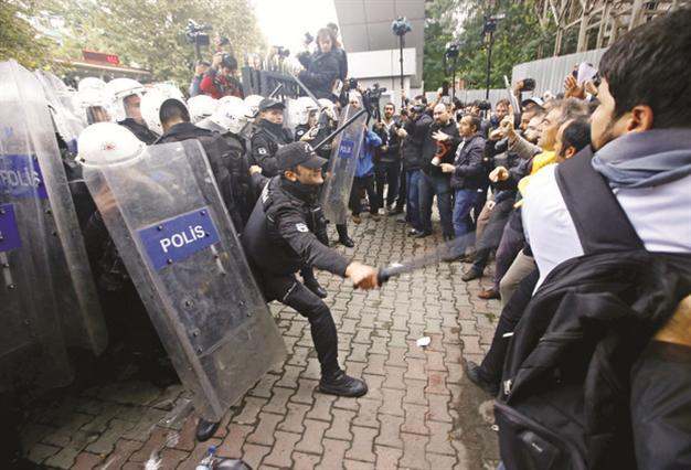  Turkey Issues Arrest Warrants for 35 People Including Journalists 