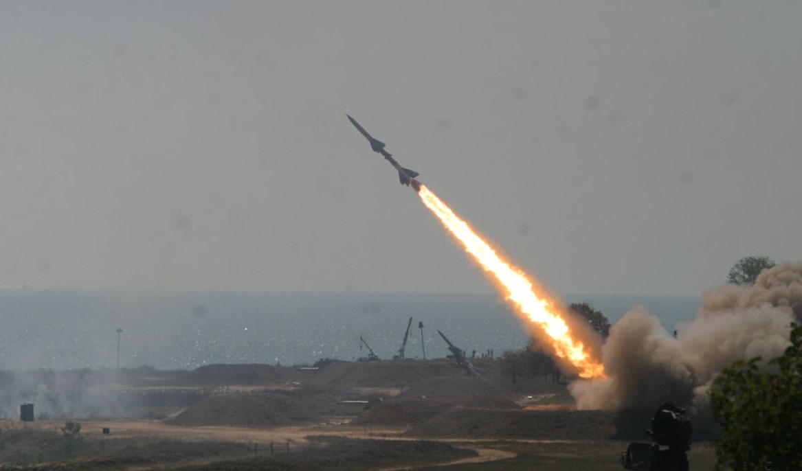 Yemeni forces launch rocket attacks on Saudi positions