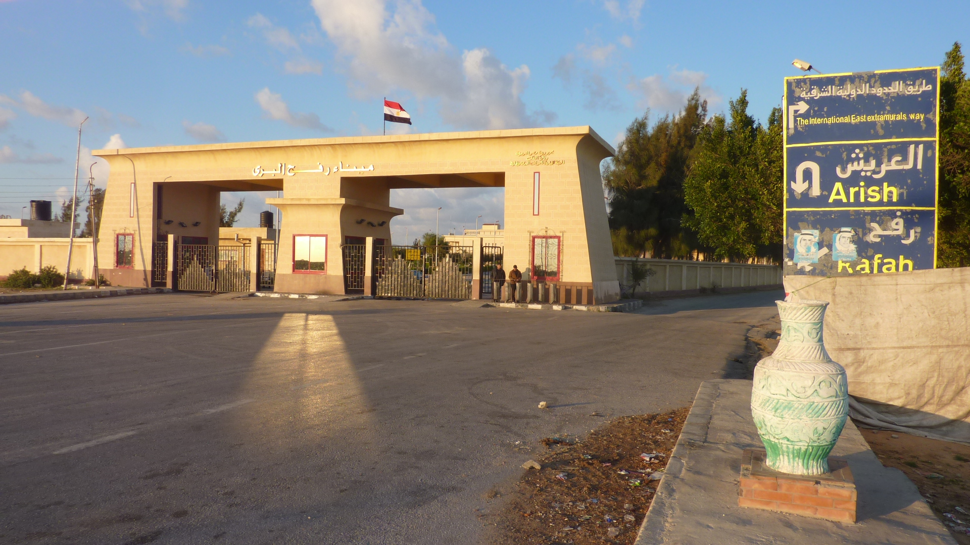 Egypt opens Rafah crossing for 2 days, 25,000 Gazans still await passage
