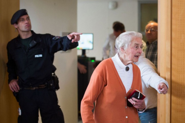 ホロコーストを否定した87歳のドイツ人女性に禁固8ヶ月