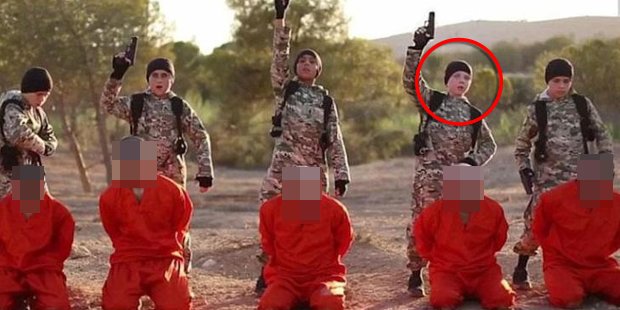 Vater entdeckt Sohn (13) als IS-Kämpfer in Killer-Video 