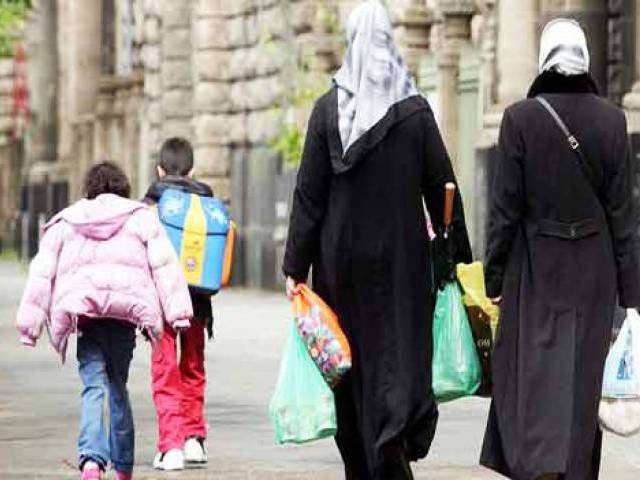 French school bars Muslim mothers from entering school
