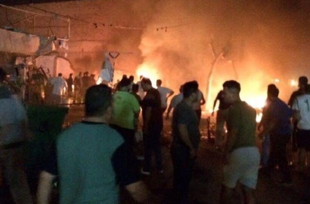 انفجار جديد في الكرادة ببغداد واستشهاد وجرح 34 شخصا واحتراق عشرات العجلات + (صور)