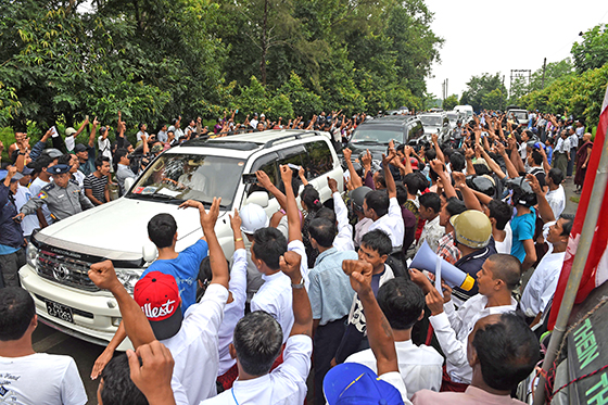 ကိုဖီအာနန္ကို ရခုိင္သားမ်ား စု႐ံုးဆႏၵျပ