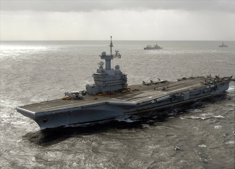 France deploys artillery, readies carrier to Iraq for Mosul operation