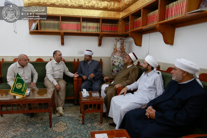 نخبة من علماء الانبار تقوم بزيارة مرقد أمير المؤمنين (ع) بالنجف الاشرف