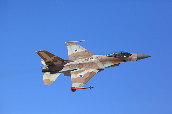 Israeli jets attack Syrian army positions in Golan Heights