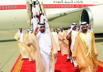 الشيخ خليفة بن زايد يعود إلى الإمارات بعد رحلة خاصة