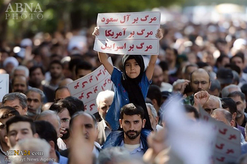 ایران میں دسیوں ہزار افراد نے احتجاجی مظاہرے کرکے آل سعود اور آل خلیفہ کی شدید مذمت کی
