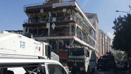 Van'da bomba yüklü araçla saldırı