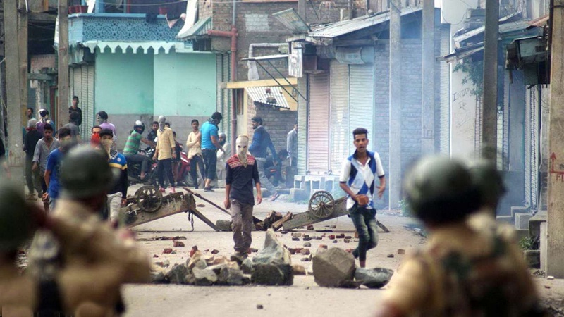 کشمیر میں نماز عید کی ادائیگی پر پابندی/ تازہ ترین مظاہروں میں مزید دو افراد ہلاک